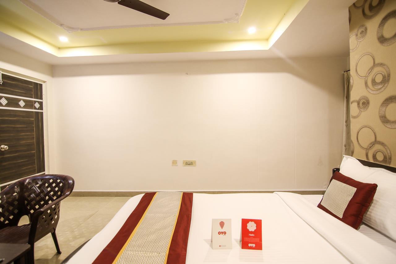 Oyo 9207 Chakri Guest House Visakhapatnam Buitenkant foto