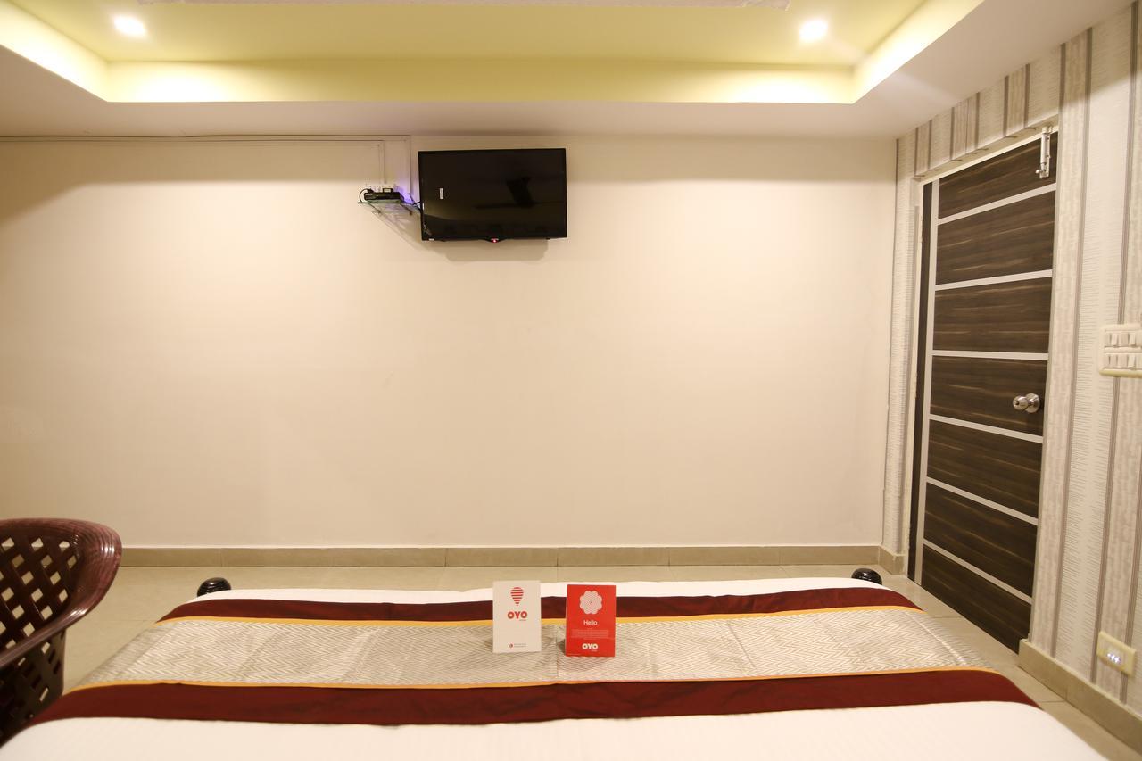 Oyo 9207 Chakri Guest House Visakhapatnam Buitenkant foto